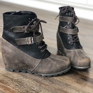 Women’s size 8 Brown/Black Wedge Boot